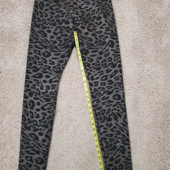 Very Nice Hue Leopard Print Legging Sz Mediun - Picture 6 of 6